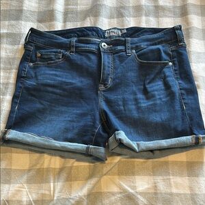 Torrid Super Soft Mid-Rise Mid Short